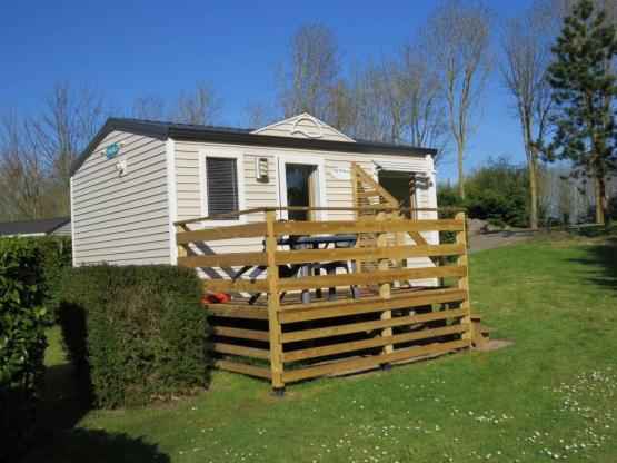 Stacaravan Standaard 20m² - (2pers) 1 slaapkamer + badkamer/toilet + TV + Terras
