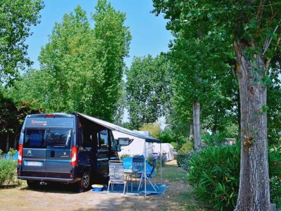 Forfait Confort (1 tente, caravane ou camping-car / 1 voiture / électricité 10A)