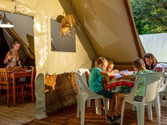 Lodgetent Amazone 22m² op palen - zonder privé sanitair