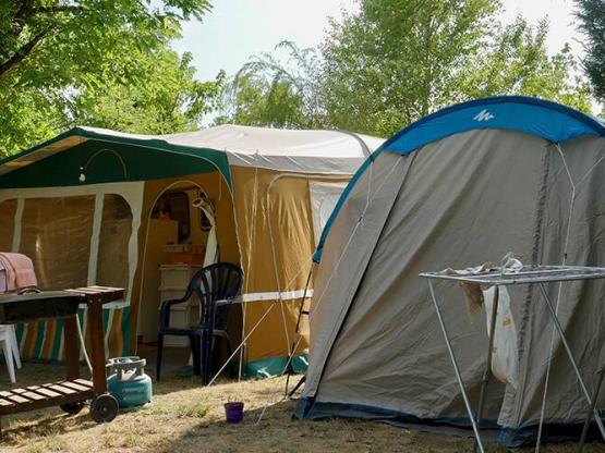 Comfortplaats 10A (1 tent, 1 caravan of 1 camper 5m max/ 1 auto)