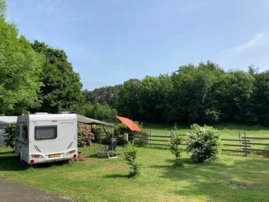 Kamperen : Staanplaats voor caravan, vouwwagen of camper (elektriciteit niet inbegrepen)