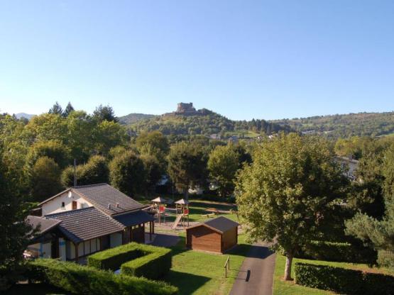 Kamperen : Staanplaats "Grand Confort" met wateraansluiting en afvoerpunt