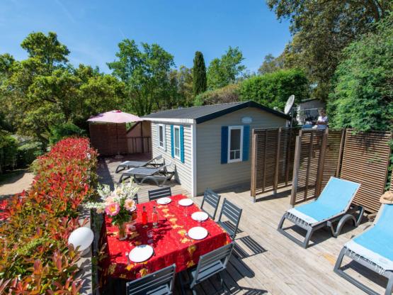 Stacaravan Confort+ 25 m² Confort + (2 kamers) - airconditioning + overdekt terras