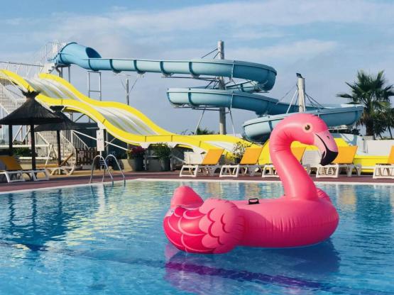 Excellence stacaravan met 3 slaapkamers, terras en airconditioning