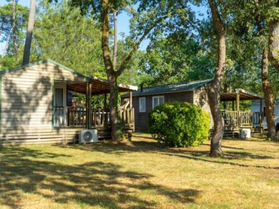 Starcaravan 2 kamers 26m² airconditioning en televisie + Overdekt terras