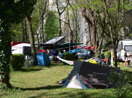 Pakket 2 pers.+ 1 voertuig + tent of caravan + elektriciteit