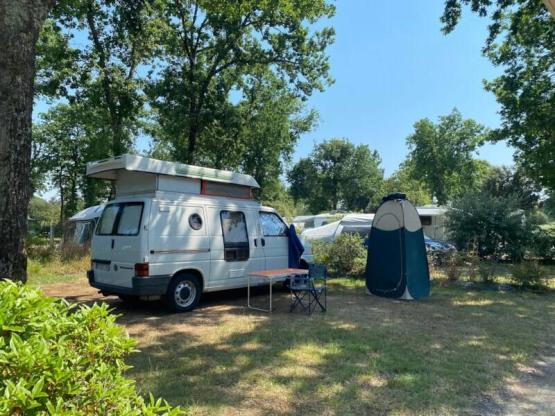 Basisprijs Comfortplaats (1 tent, caravan of camper / 1 auto / elektriciteit 10A)