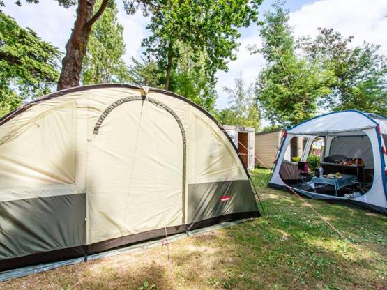 Confort Standplaats - 120m² 1 auto + elektriciteit + uitrusting