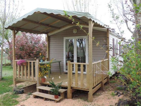 Stacaravan TRIGANO VIP. 1 slaapkamer 20 m2 + 10 m2 overdekt terras