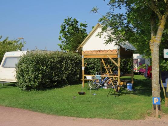 Tent Bivouac op palen STANDARD 5m² - 1 (slaap)kamer - zonder sanitairgebouw - zonder elektriciteit