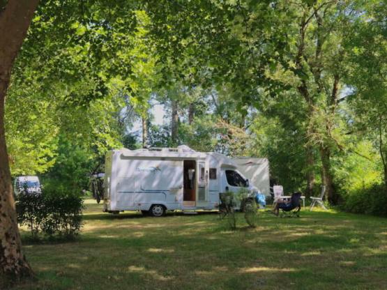 Basisprijs Natuurplaats - 130m² - 2 personen - voertuig + tent of caravan of Camper
