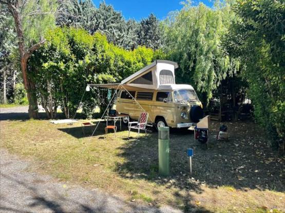 Basisprijs Natuurplaats (zonder elektriciteit) (1 tent, caravan of camper / 1 auto)