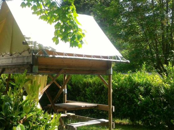 Bivak tent op stelten