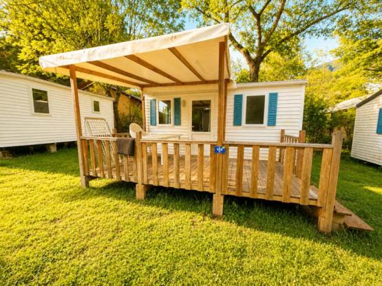 Stacaravan Standard 19m² 2 slaapkamers - Half-schaduwrijk terras