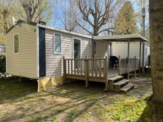 Stacaravan Confort 24m² 2 slaapkamers - Half-schaduwrijk terras + TV