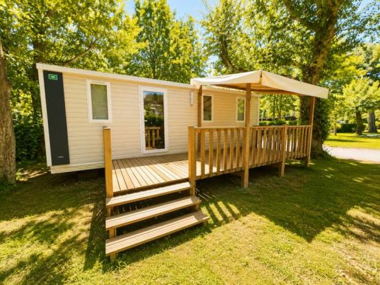 Stacaravan Confort 24m² 2 slaapkamers - Half-schaduwrijk terras + TV