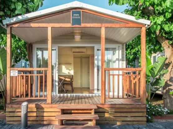 Stacaravan Confort, 2 slaapkamers, 30 m² met overdekt terras