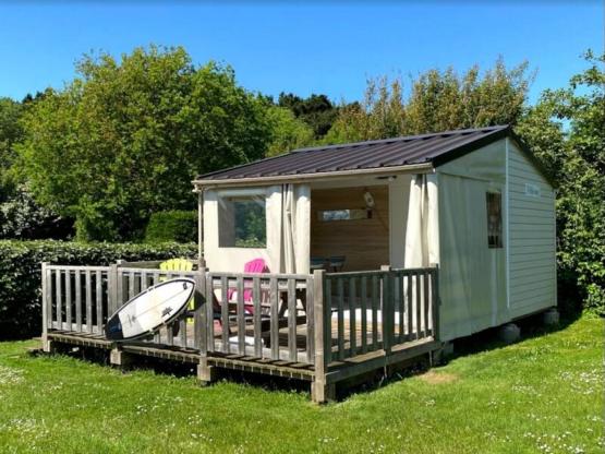 HUT VAN DE SURFER - 2 slaapkamers (zonder badkamers)