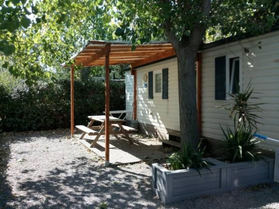 Stacaravan  Vintage 2 slaapkamers 24-27m² airconditioning