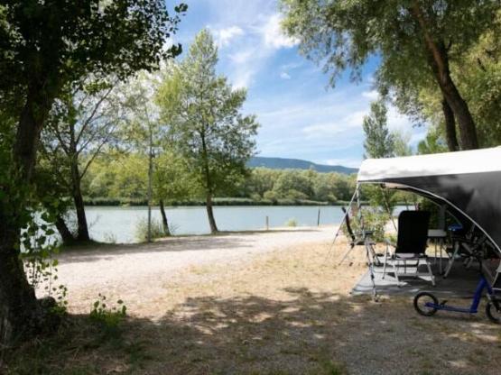 Comfort plaats 130 m², aan de rivier