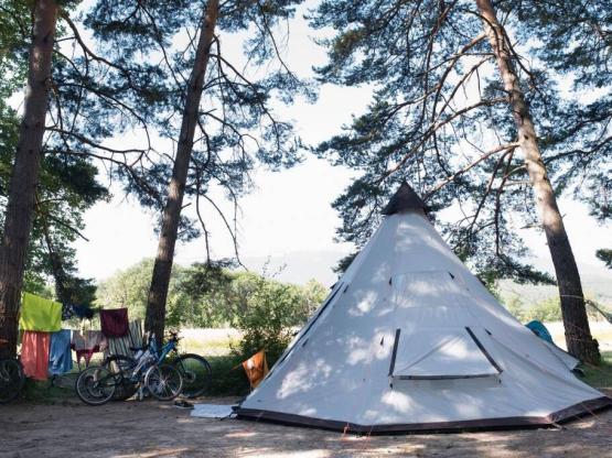 PREMIUM Kampeerplek PAKKET(uitzicht op velden of rivier),personen en elektriciteit extra