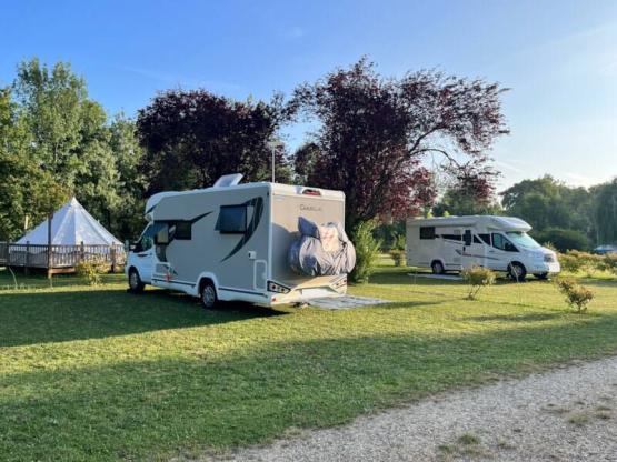 STAANPLAATS Caravan - Camper OF Busje zonder elektriciteit