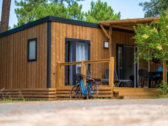 Homeflower PREMIUM 35m² (3 slaapkamers) + Airco + half-overdekt terras + TV