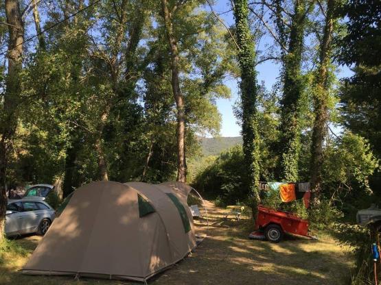Kampeerplaats voor tentje zonder elekt. in de Ramière (1 voertuig <2m + 1 tent of 1 vouwwagen)