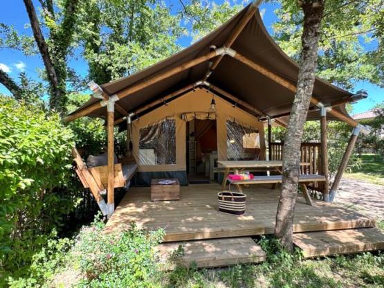 Canadian Tent met Terras