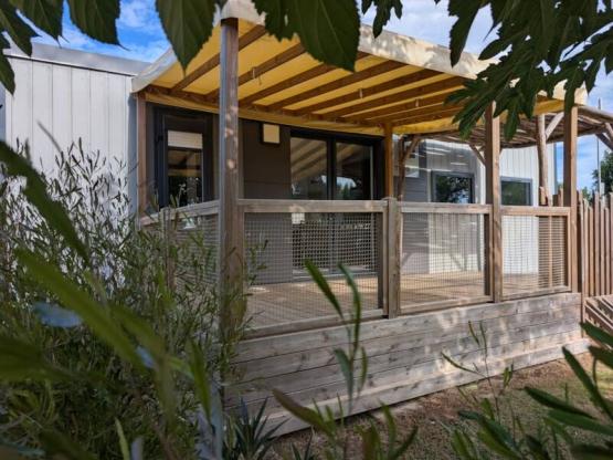 Mediterrane stacaravan met 3 slaapkamers en airconditioning