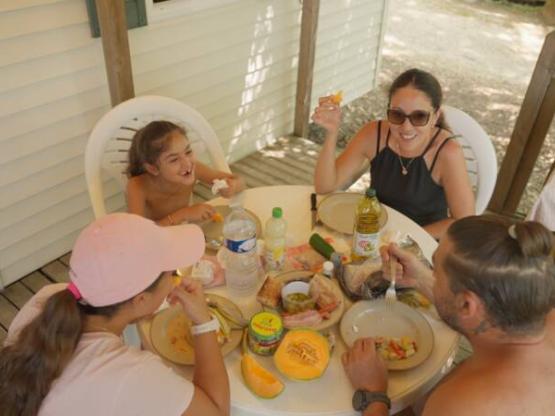 Stacaravan SUN 24m² - overdekt terras - 2 slaapkamers