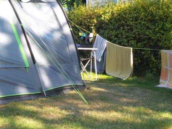 Pakket Comfort met elektriciteit: 1 auto + 1 tent of 1 caravan of 1 camper