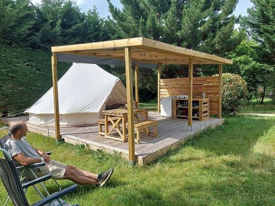 GLAMPING TENT 25m2 | 1 slappkamer | Terras 12m2 met pergola