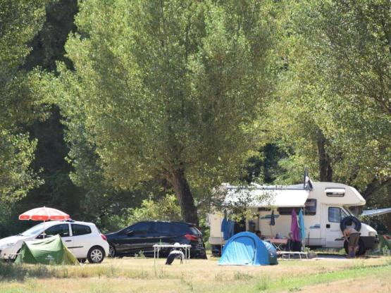 Bevoorrechte campingcamping met elektriciteit