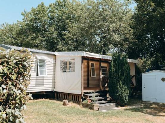 Stacaravan 2 slaapkamers - overdekt terras