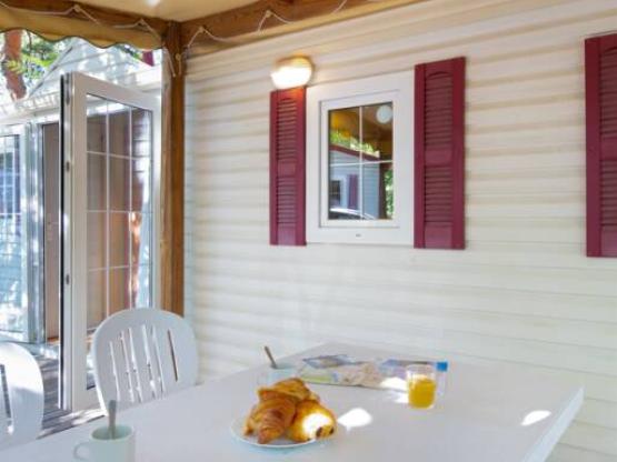 Stacaravan ZOLA 28 m2  Luchtverfrissend +10 jaar- 2 slaapkamers - Terras 15m2