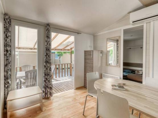 Stacaravan Le Baou 3 slaapkamers - overdekt terras