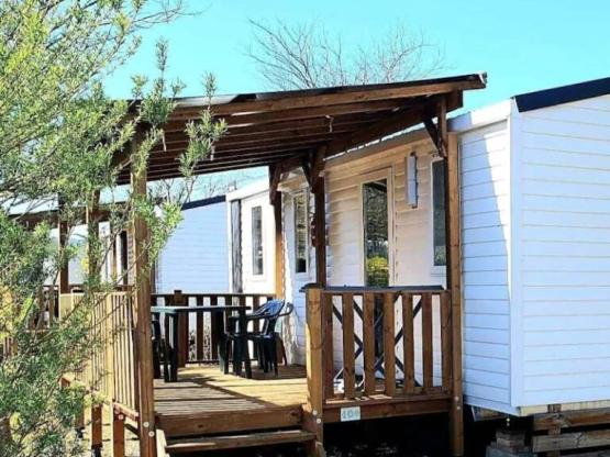 Stacaravan Confort Plus aircondition TV 31m² - 3 slaapkamers