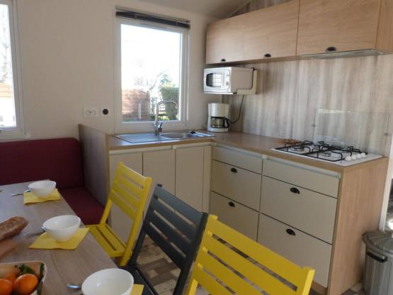 Stacaravan  confort 4 slaapkamers 8 personen met terras