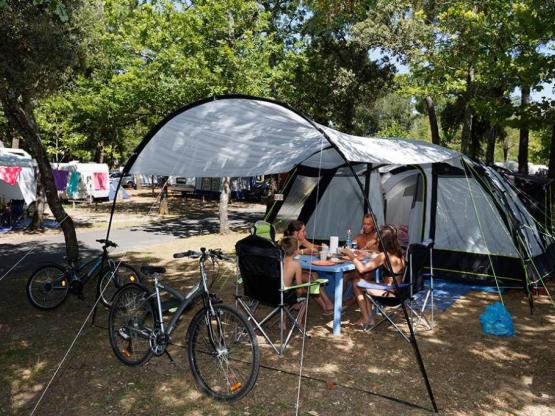 Paquete parcela + 1 vehículo + tienda sin electricidad