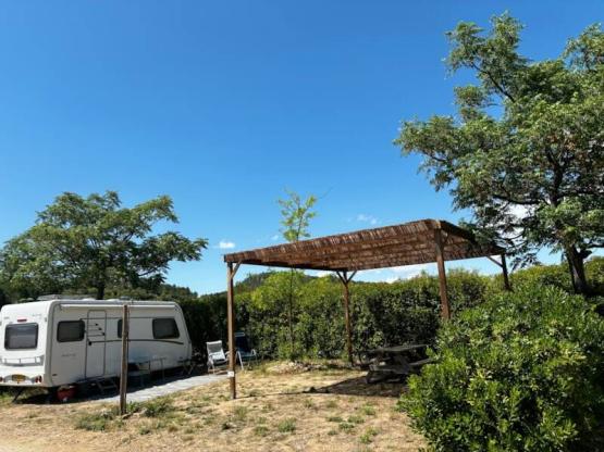 Confort XXL Pergola Pakket 25m² + koelkast (1 tent, caravan en 1 voertuig / 16A elektriciteit)