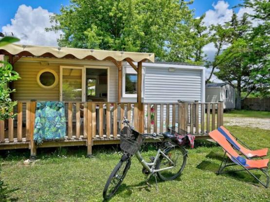 Starcaravan Confort 27m² 2 kamers met overdekt terras + airconditioning + TV