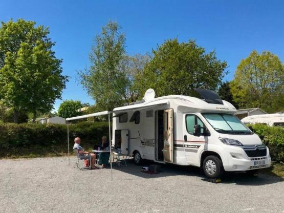 Standplaats > 100 M² camper + elektriciteit