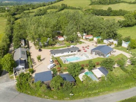 Standplaats + tent of caravan elektriciteit 12A + voertuig