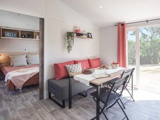 Stacaravan voor mindervaliden - 2 slaapkamers - Terras overdekt met zeil - airconditioning