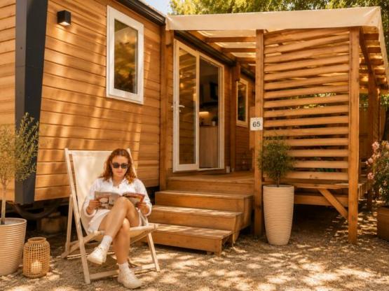 Premium cottage 32m² (2ch) met 8m² geïntegreerd terras + overdekt terras + airconditioning + LV + TV