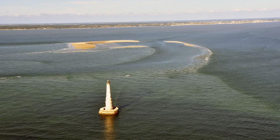 phare de courdouan dans l'estuaire de la gironde